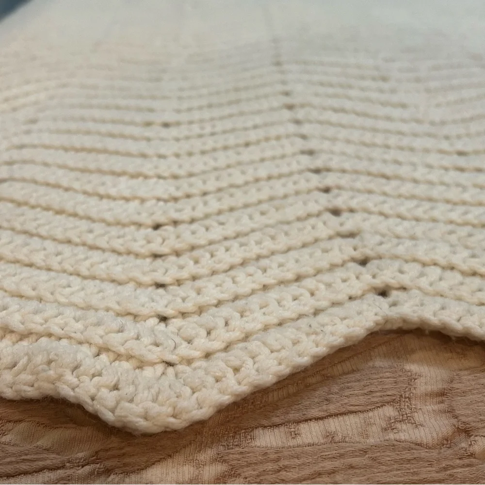 Hand Crocheted Ivory Chevron Pattern Afghan.‎